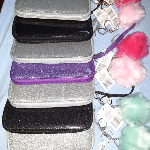 Wallets - Picture 3 of 3